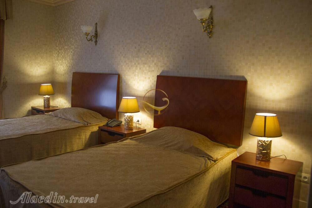 سوئیت دونفره هتل کاروانسرای 4 ستاره پارس آبادان | علاءالدین تراول