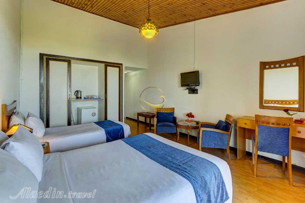 هتل چهار ستاره سفید کنار انزلی | علاءالدین تراول