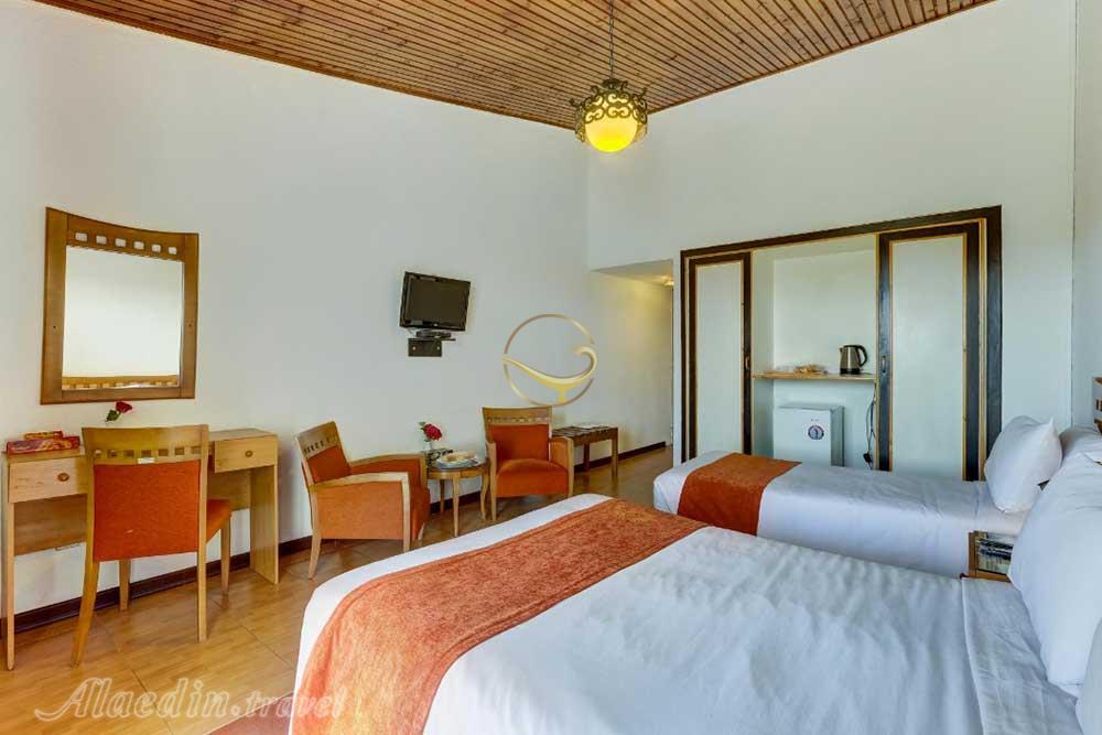 هتل چهار ستاره سفید کنار انزلی | علاءالدین تراول