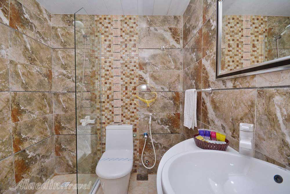 سرویس بهداشتی اتاق های هتل 4 ستاره ریم رام عسلویه | علاءالدین تراول