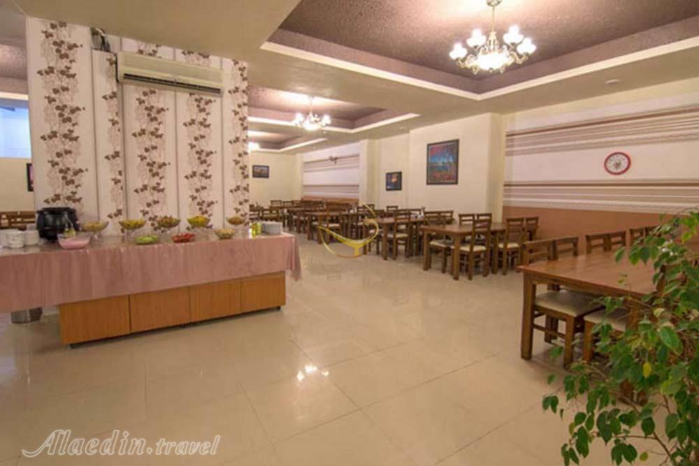 رستوران هتل آپارتمان سه ستاره رمیله عسلویه | علاالدین تراول