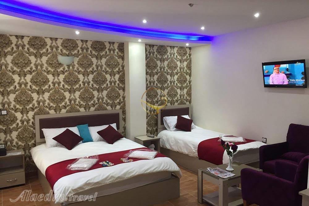 اتاق سه تخته هتل سه ستاره افرا آستارا | علاءالدین تراول