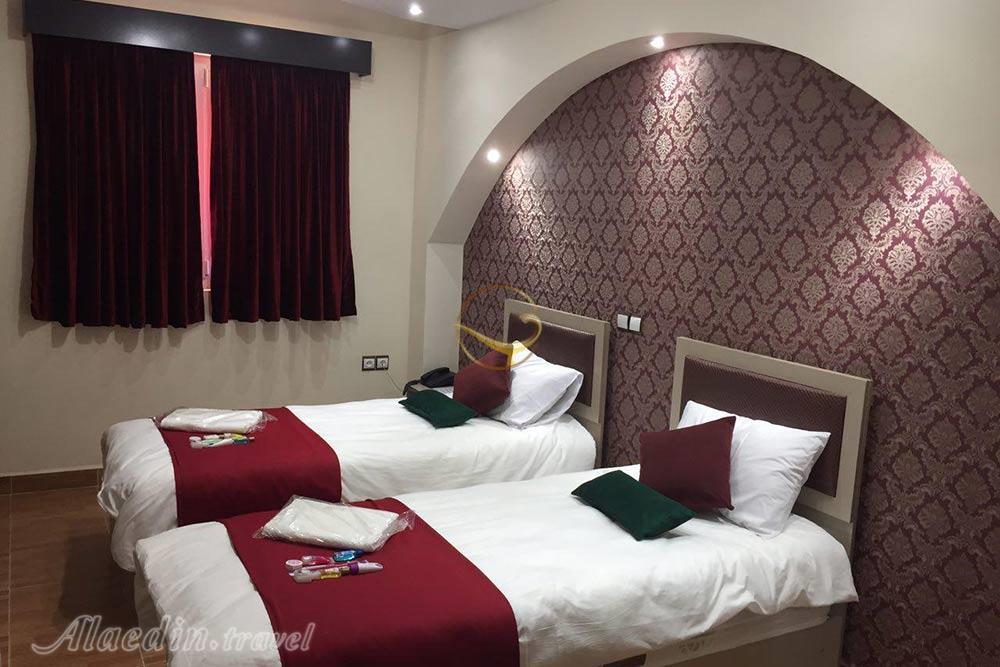 اتاق دوتخته توئین هتل سه ستاره افرا آستارا | علاءالدین تراول