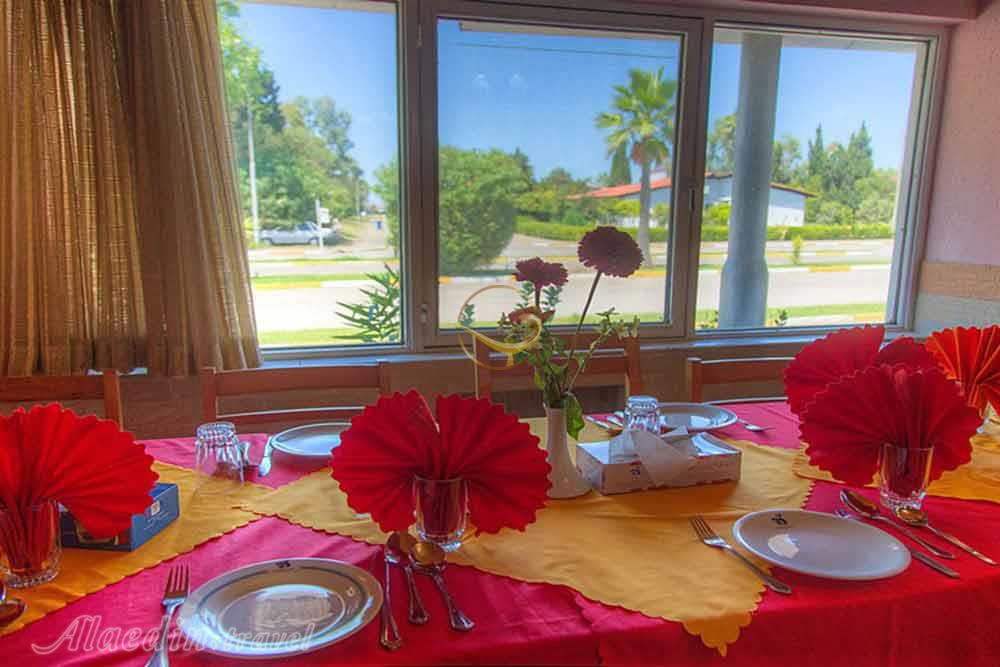 رستوران هتل سه ستاره جهانگردی خزرشهر | علاءالدین تراول