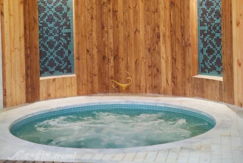 هتل پنج ستاره میزبان بابلسر