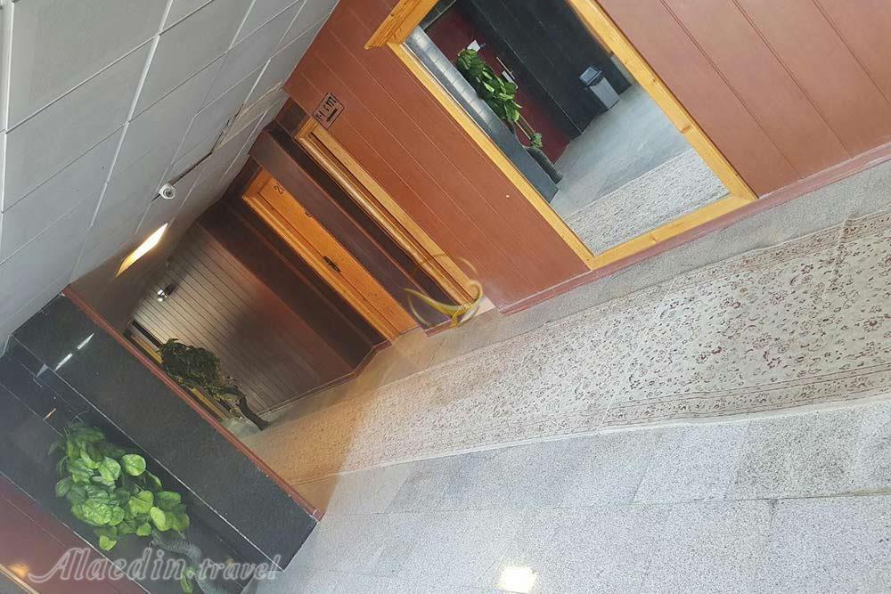 راهروی هتل آپارتمان خور بندر گناوه | علاءالدین تراول