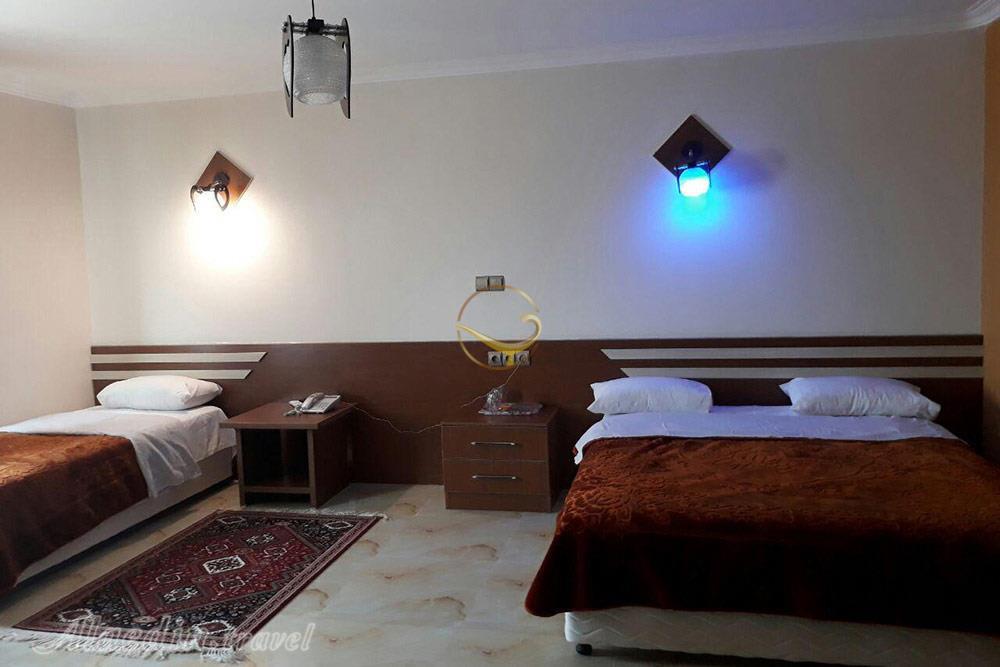 اتاق سه تخته هتل ستاره خلیج فارس بندر گناوه | علاءالدین تراول