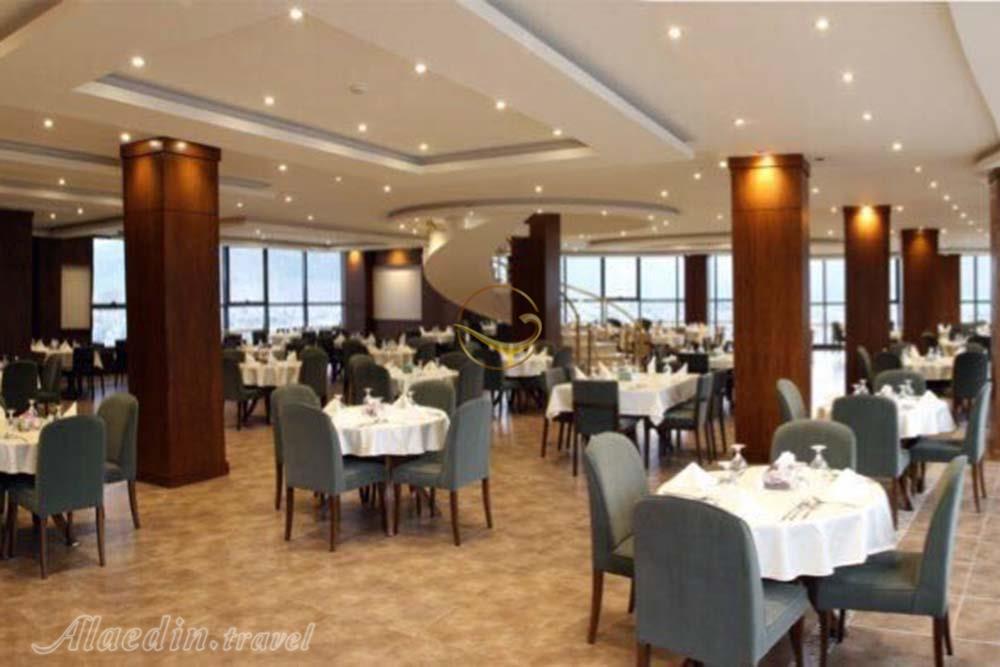 رستوران هتل ۵ ستاره هاله بانه | علاءالدین تراول