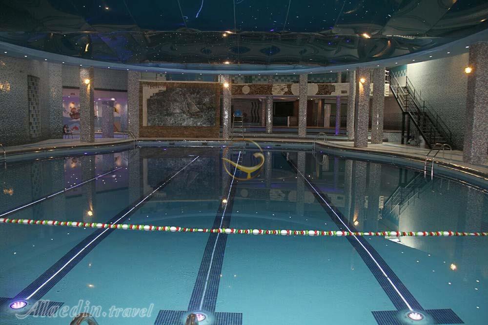 استخر هتل ۵ ستاره هاله بانه | علاءالدین تراول