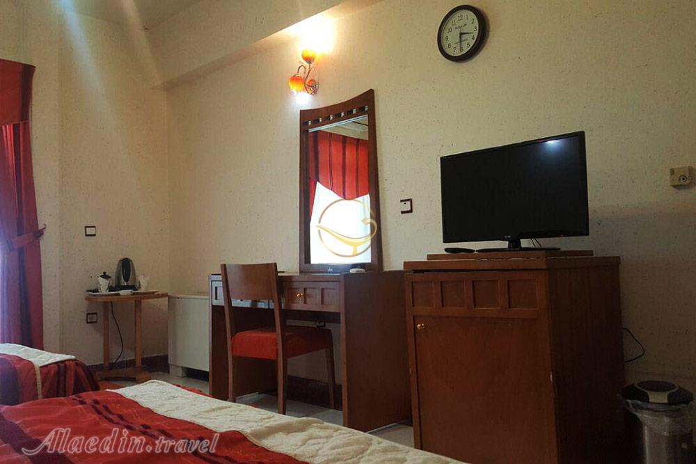 اتاق سه تخته هتل سه ستاره مروارید صدرا بهشهر | علاءالدین تراول