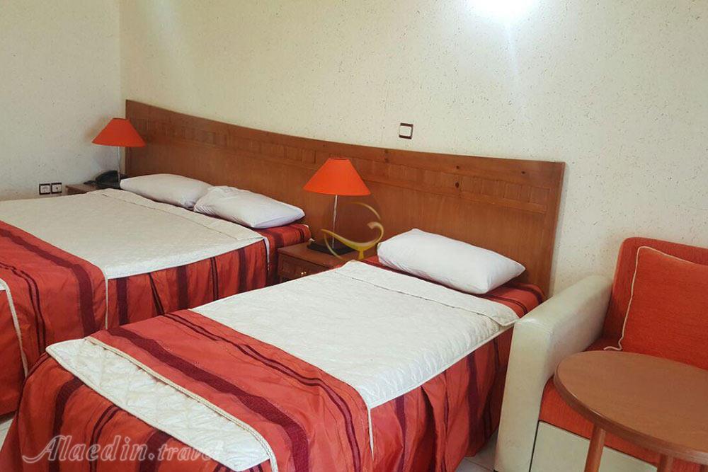 اتاق سه تخته هتل سه ستاره مروارید صدرا بهشهر | علاءالدین تراول