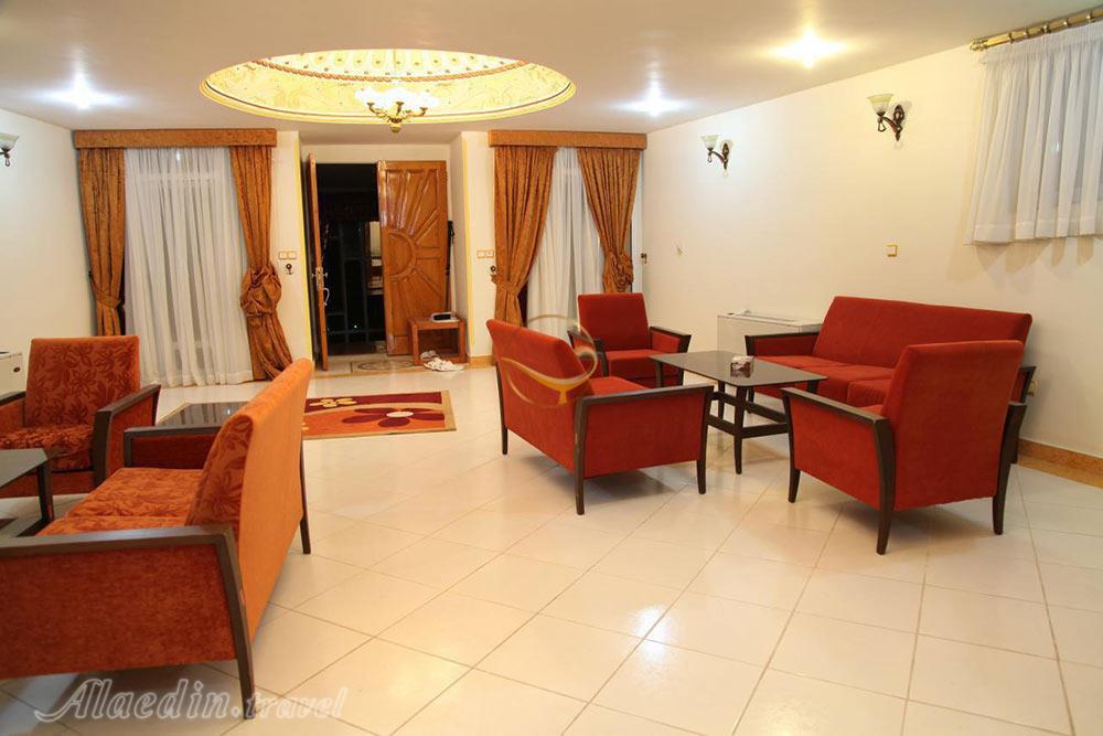 فضای نشیمن هتل سه ستاره مروارید صدرا بهشهر | علاءالدین تراول