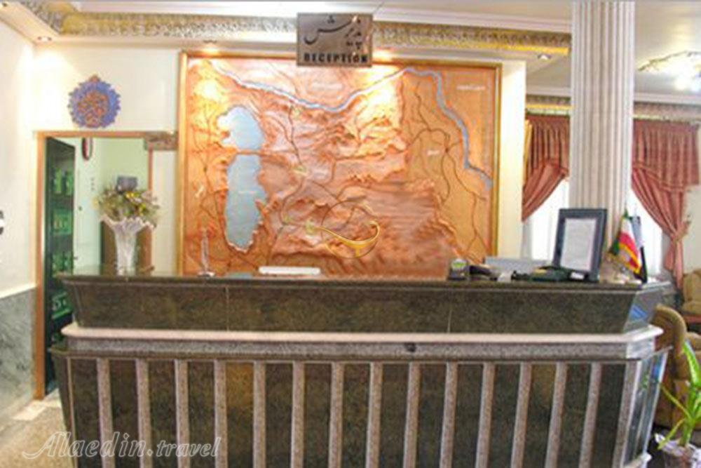 پذیرش هتل سه ستاره لاله بناب | علاءالدین تراول