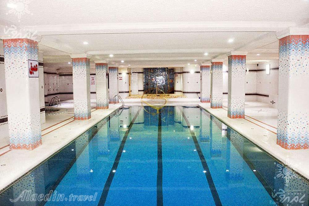 استخر سر پوشیده هتل بزرگ 4 ستاره بام بروجن | علاءالدین تراول