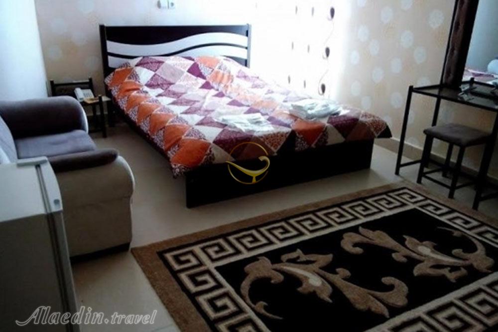 هتل هالیس بروجرد | علاءالدین تراول