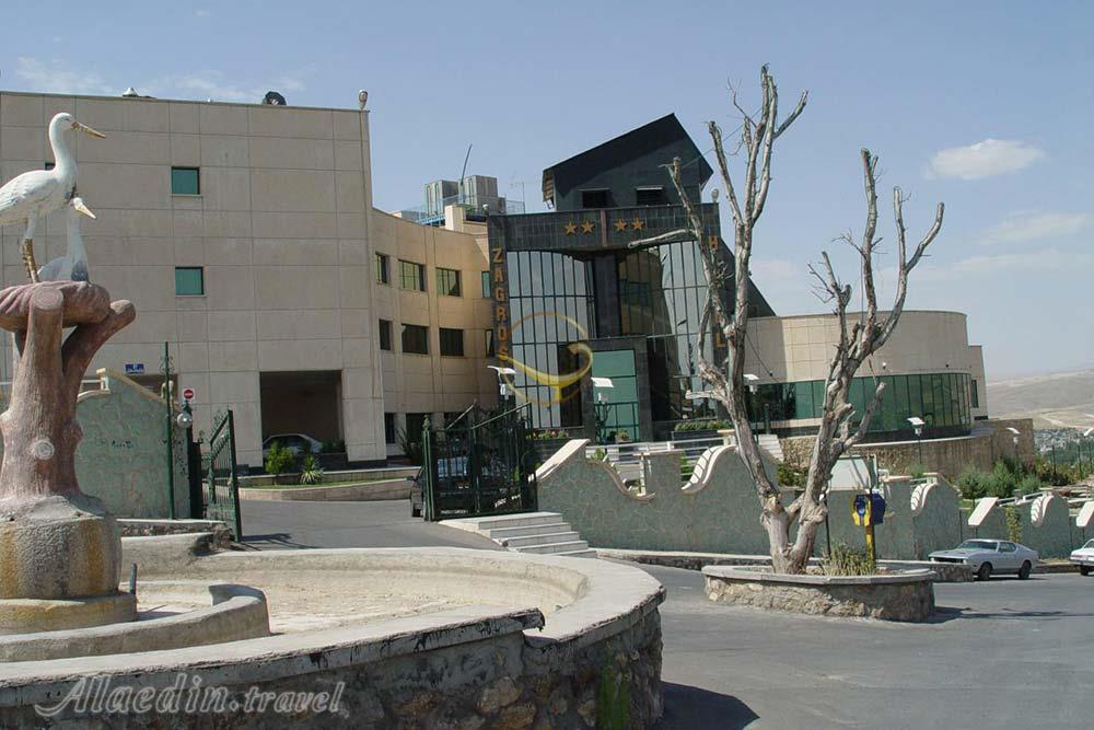 محوطه هتل 4 ستاره زاگرس بروجرد | علاءالدین تراول