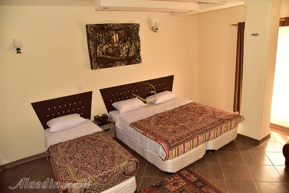اتاق سه تخته هتل 3 ستاره پلاس بوشهر | علاءالدین تراول
