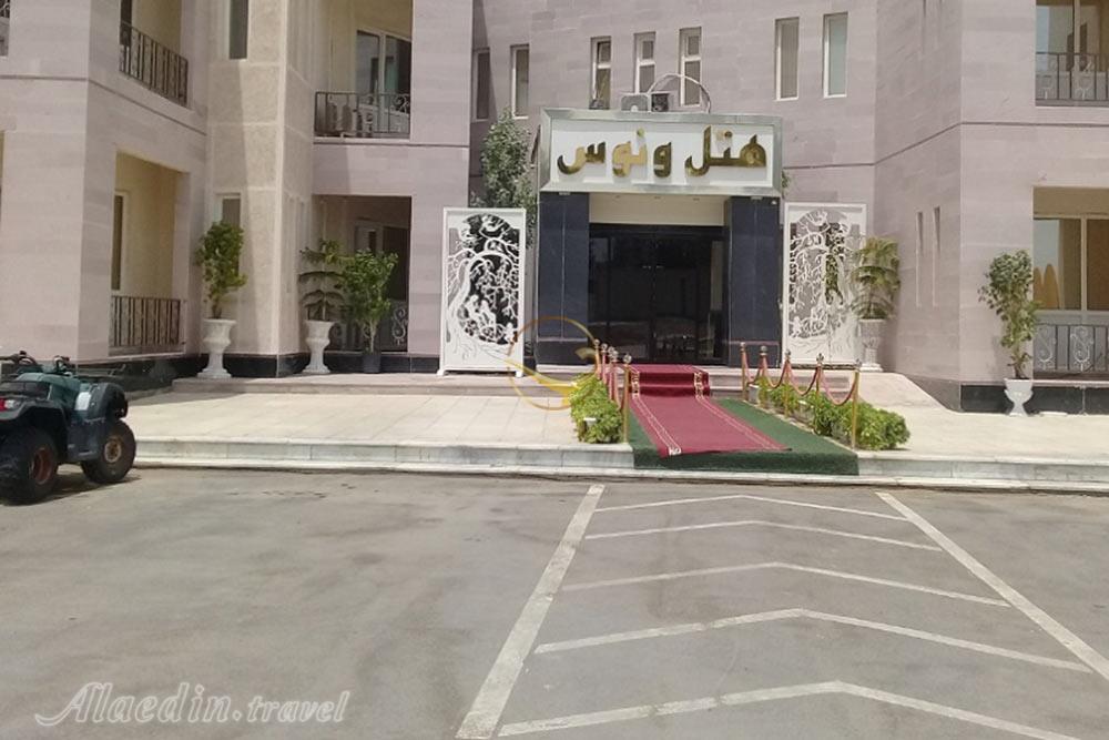 ورودی هتل ساحلی 3 ستاره ونوس چابهار | علاءالدین تراول