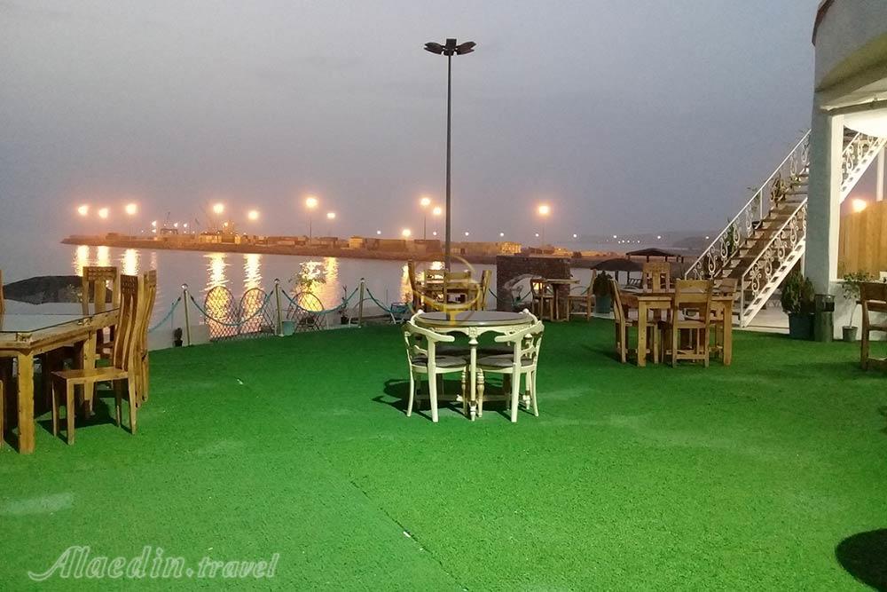 رستوران فضای باز هتل ساحلی 3 ستاره ونوس چابهار | علاءالدین تراول