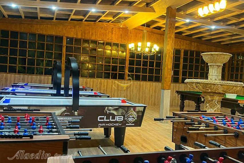 سالن بازی هتل کاخ امیران چالوس | علاءالدین تراول