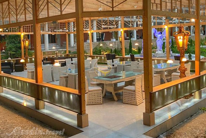 غذاخوری هتل کاخ امیران چالوس | علاءالدین تراول