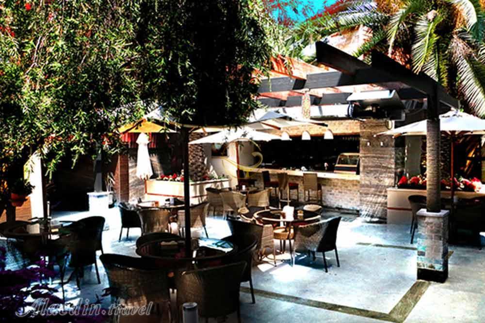 رستوران فضای باز هتل سه ستاره کوروش چالوس | علاءالدین تراول