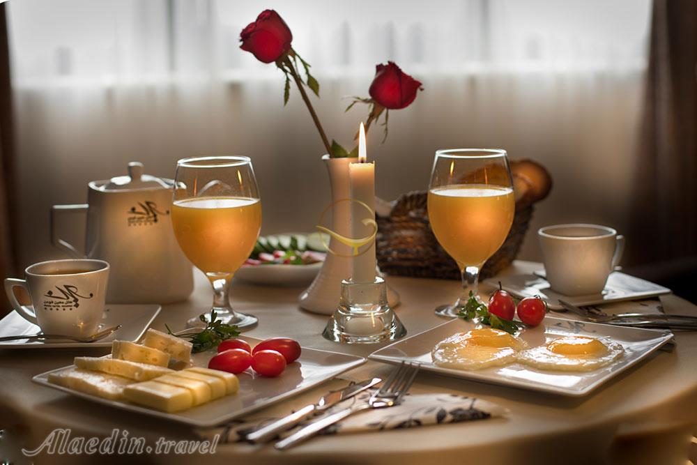 میز صبحانه هتل 5 ستاره معین فومن | علاءالدین تراول