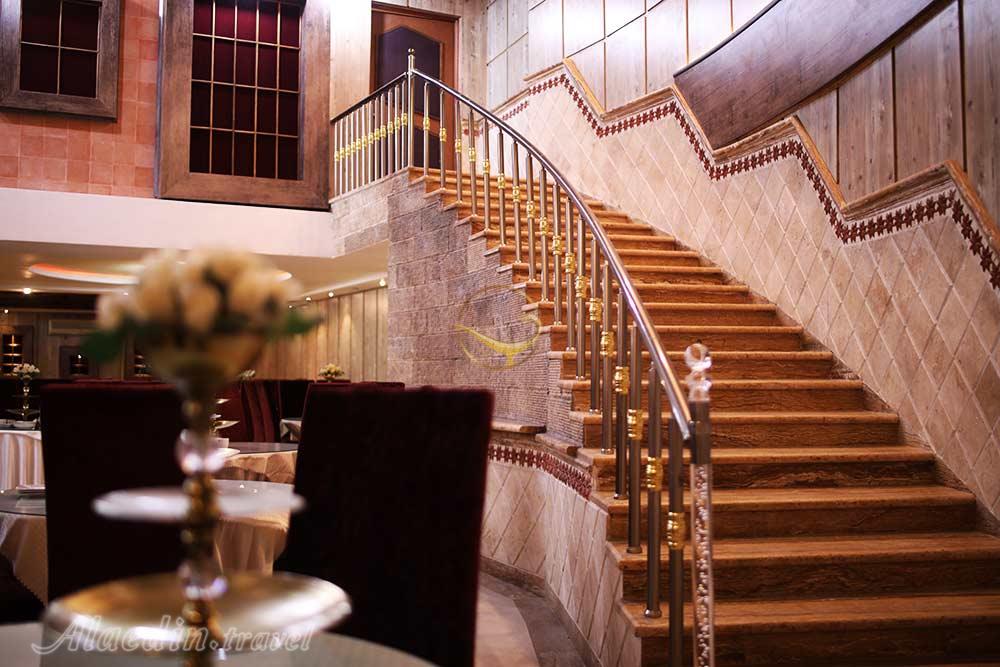 راه پله هتل 5 ستاره معین فومن | علاءالدین تراول