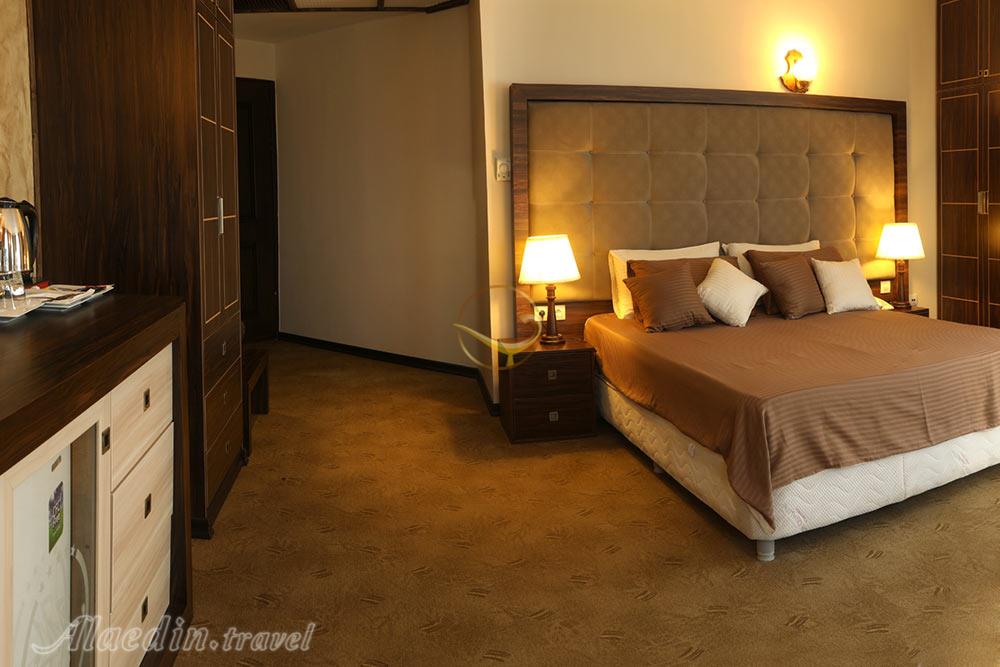 اتاق دبل هتل 5 ستاره معین فومن | علاءالدین تراول