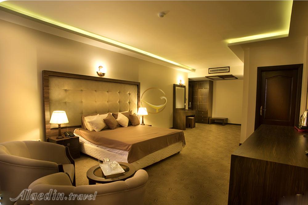 اتاق دبل هتل 5 ستاره معین فومن | علاءالدین تراول