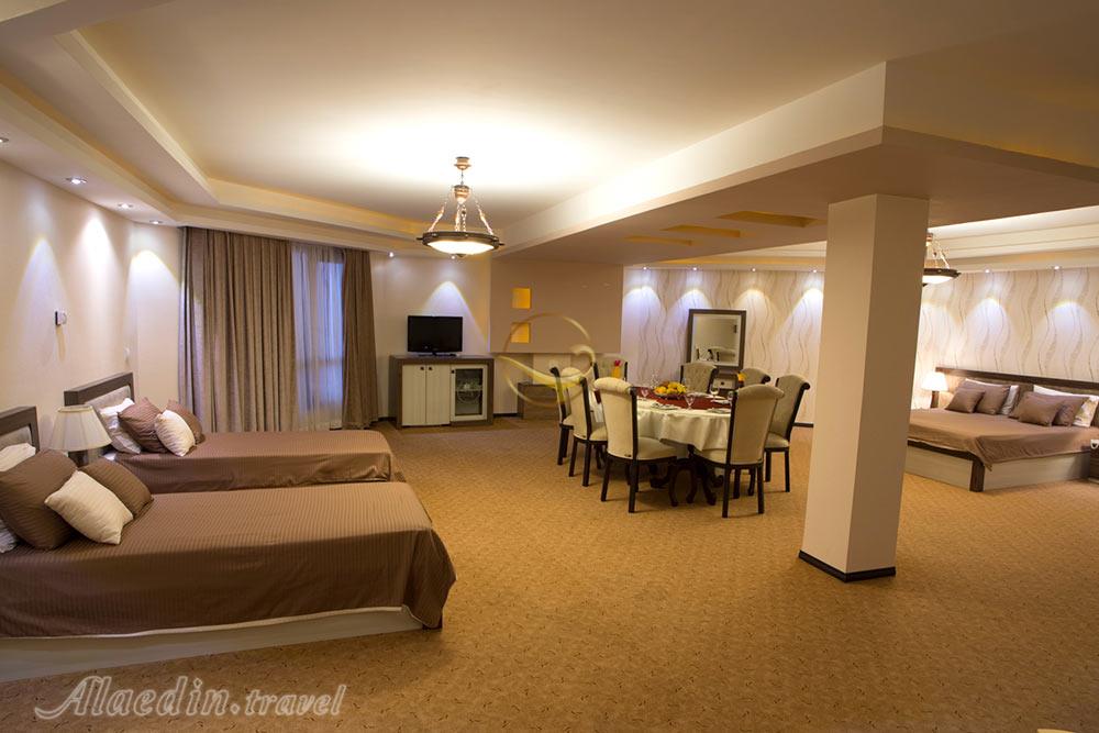 اتاق چهار تخته هتل 5 ستاره معین فومن | علاءالدین تراول
