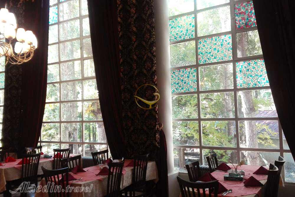 رستوران های هتل 3 ستاره نگین گچسر | علاءالدین تراول