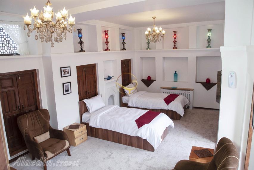 بوتیک هتل سرای خان گرگان | علاالدین تراول