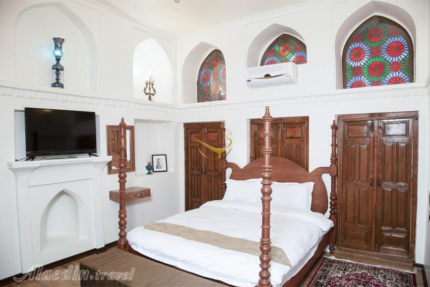 بوتیک هتل سرای خان گرگان | علاالدین تراول