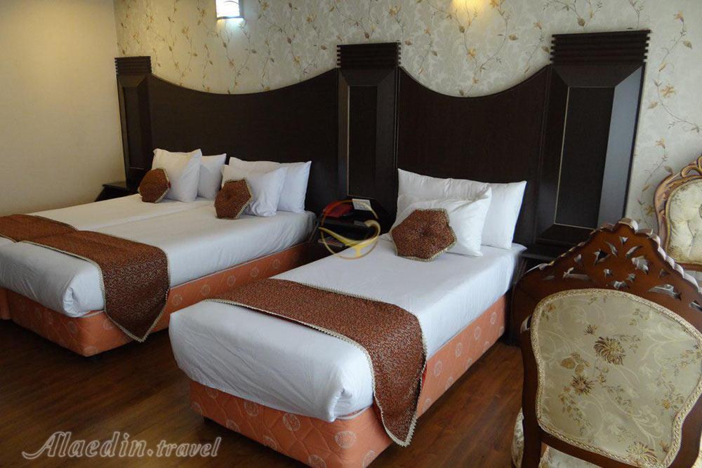 اتاق سه تخته هتل 5 ستاره باباطاهر همدان | علاءالدین تراول