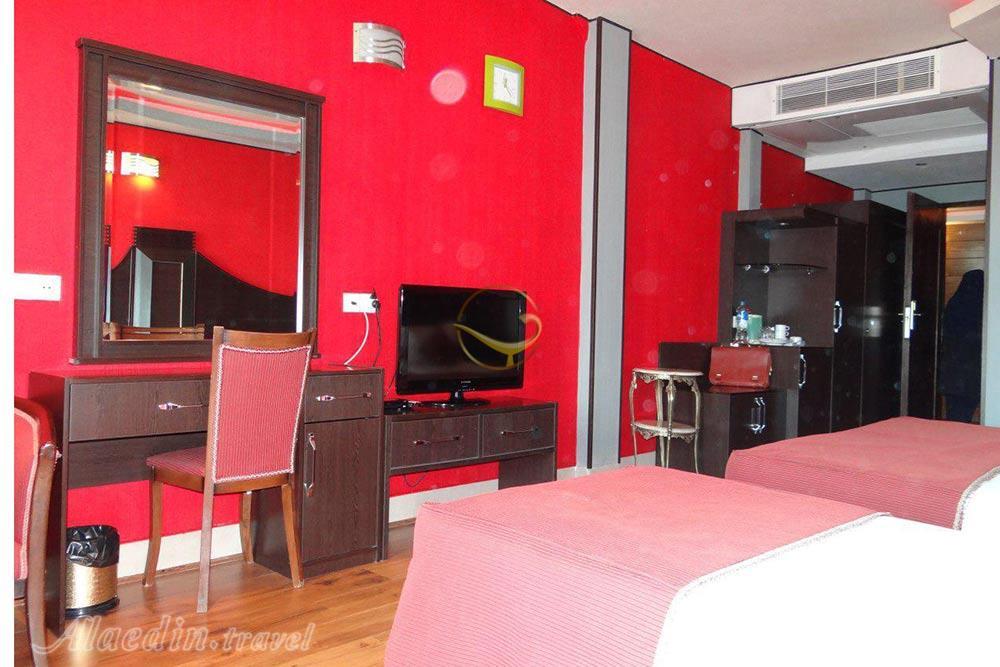 اتاق دو تخته تویین هتل 5 ستاره باباطاهر همدان | علاءالدین تراول