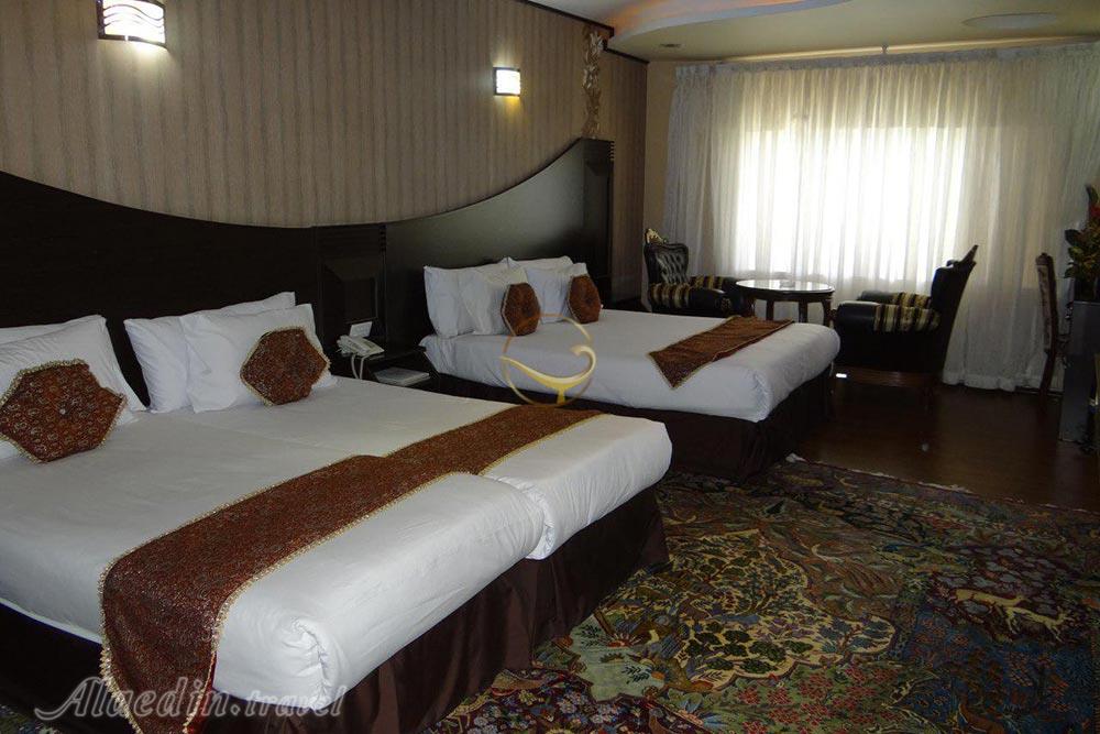 اتاق چهار تخته هتل 5 ستاره باباطاهر همدان | علاءالدین تراول