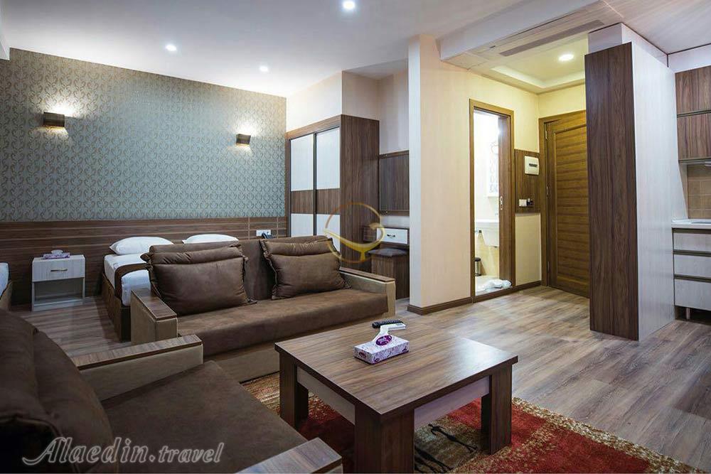سوئیت چهار نفره هتل سه ستاره کتیبه همدان | علاءالدین تراول