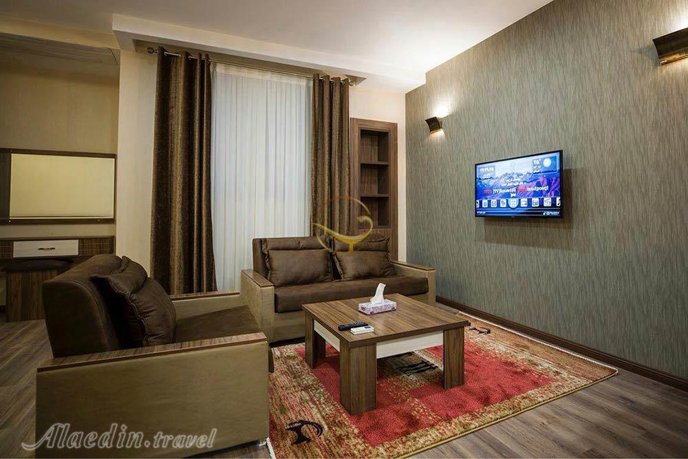 سوئیت چهار نفره هتل سه ستاره کتیبه همدان | علاءالدین تراول