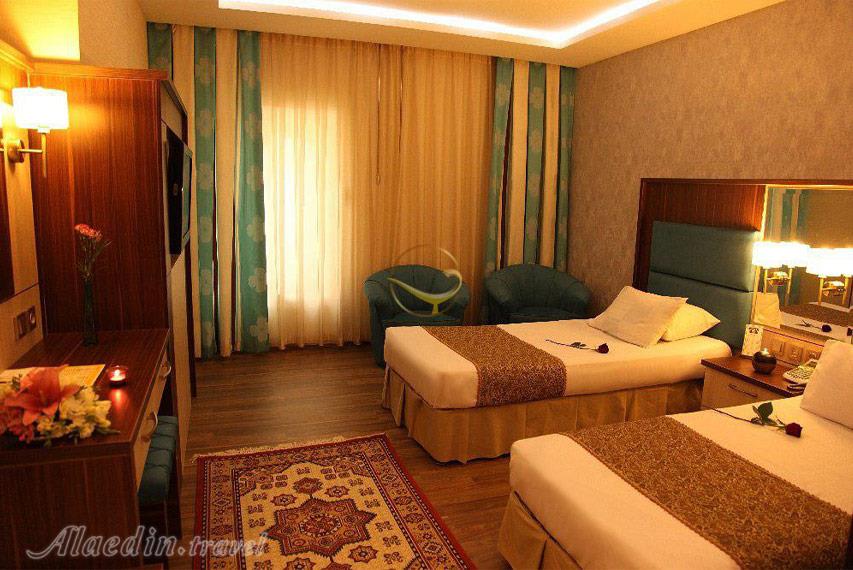 هتل عالی قاپو اصفهان | علاءالدین تراول