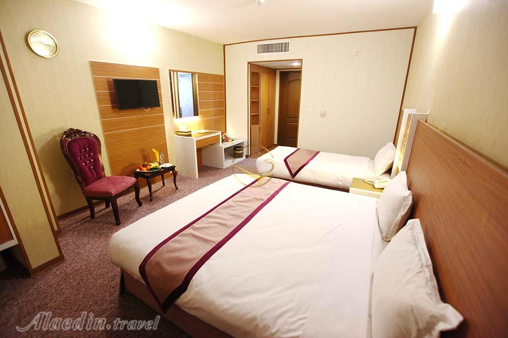 اتاق سه تخته نقره ای هتل 3 ستاره آوین اصفهان | علاءالدین تراول