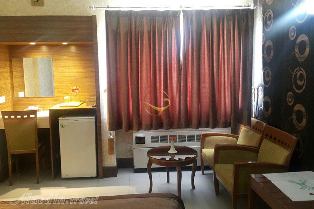 فضای نشیمن سوئیت هتل 3 ستاره آزادی اصفهان| علاءالدین تراول