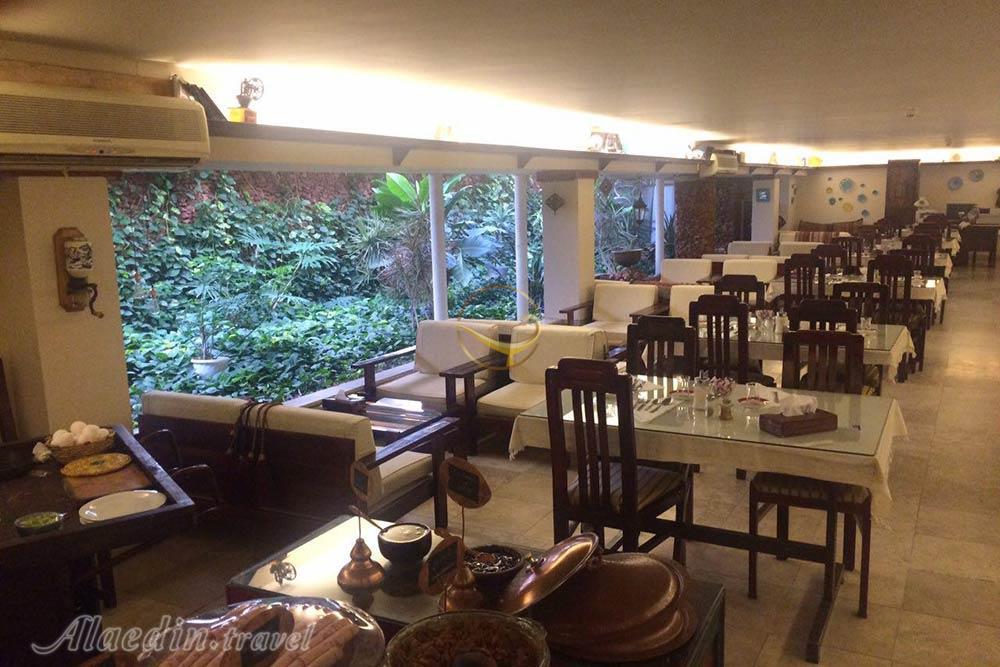 رستوران هتل چهل پنجره اصفهان | علاءالدین تراول