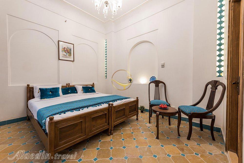 اتاق سه تخته هتل 4 ستاره خانه تاریخی قصر منشی اصفهان | علاءالدین تراول