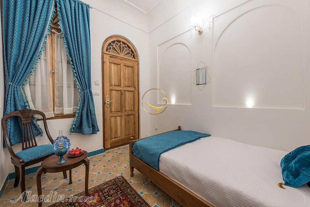 اتاق یک تخته هتل 4 ستاره خانه تاریخی قصر منشی اصفهان | علاءالدین تراول