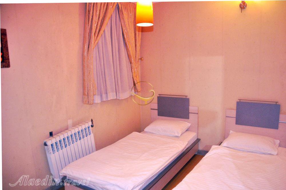 اتاق توئین هتل آپارتمان 3 ستاره خاتون اصفهان | علاءالدین تراول
