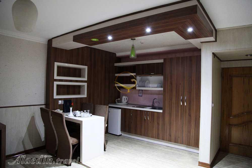 آشپزخانه سوئیت هتل نگین جی اصفهان | علاءالدین تراول