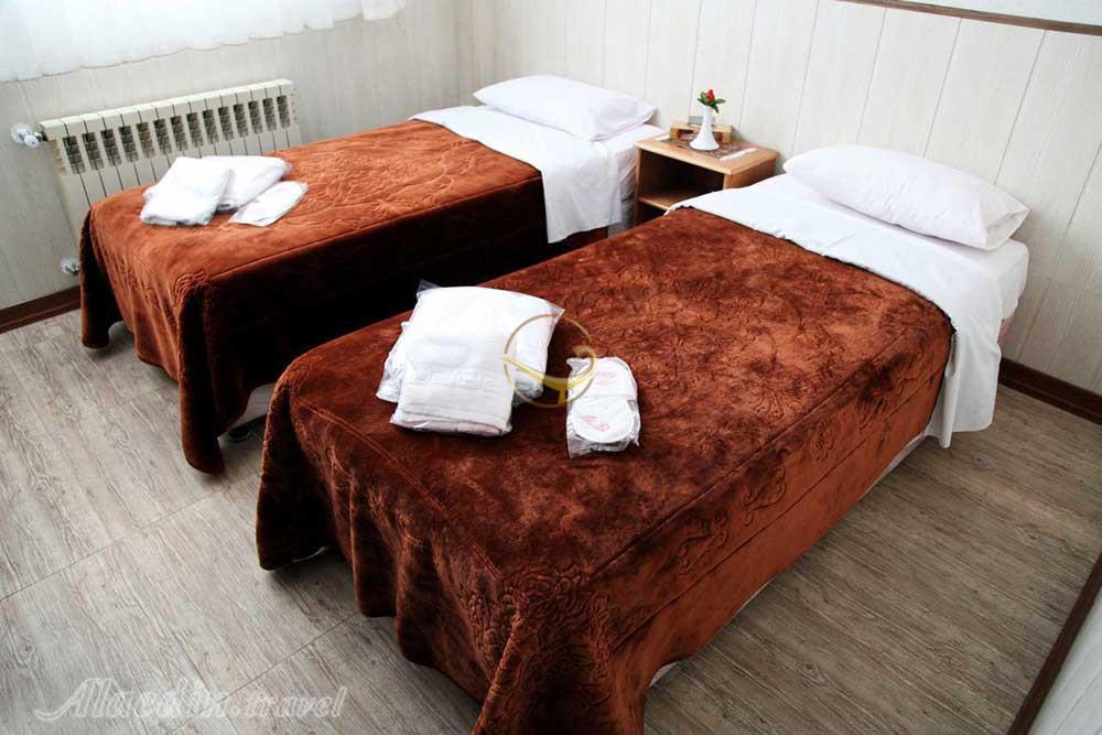 اتاق دو تخته تویین هتل نگین جی اصفهان | علاءالدین تراول