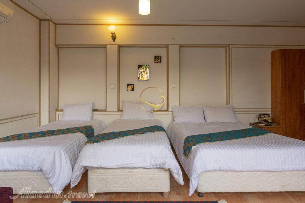 اتاق جهار تخته هتل سنتی طلوع خورشید اصفهان | علاءالدین تراول