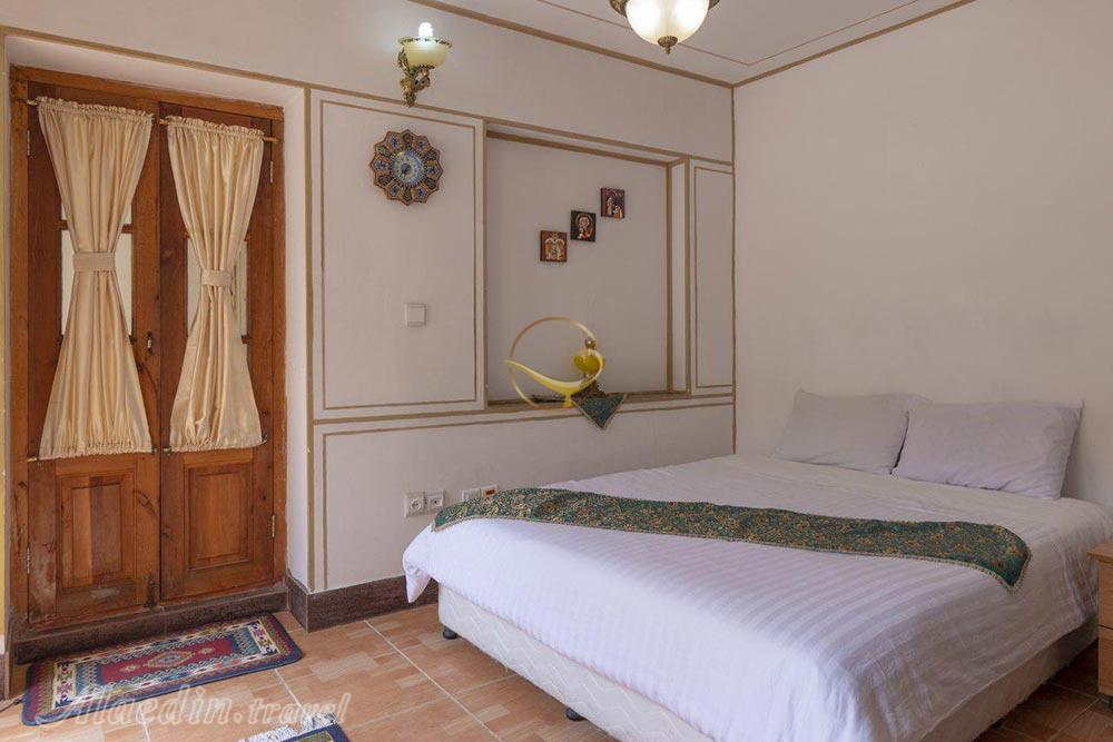 اتاق دو تخته سنتی طلوع خورشید اصفهان | علاءالدین تراول